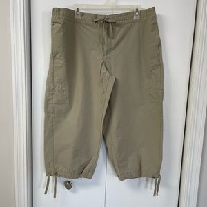 Womens Danskin Now , tan Capri Pants, size XL (16-18)